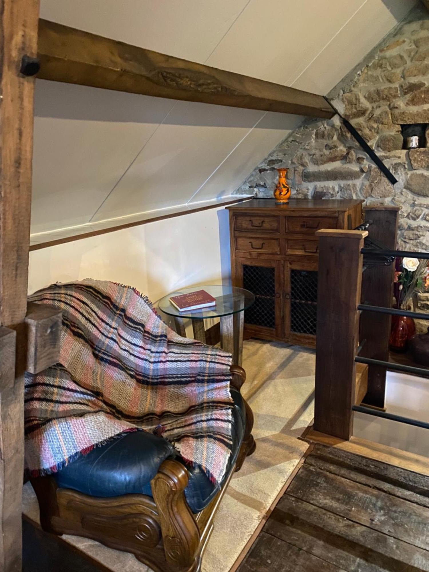 Spacious, Rustic Studio Space For 2 Persons Saint-Cyr-du-Bailleul Buitenkant foto