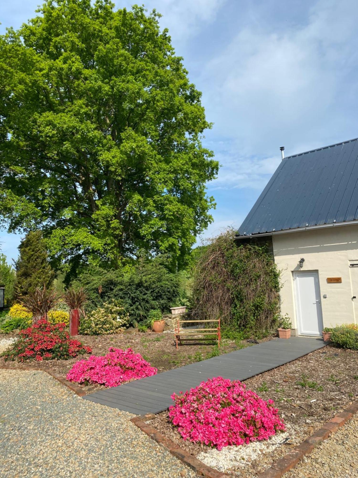 Spacious, Rustic Studio Space For 2 Persons Saint-Cyr-du-Bailleul Buitenkant foto